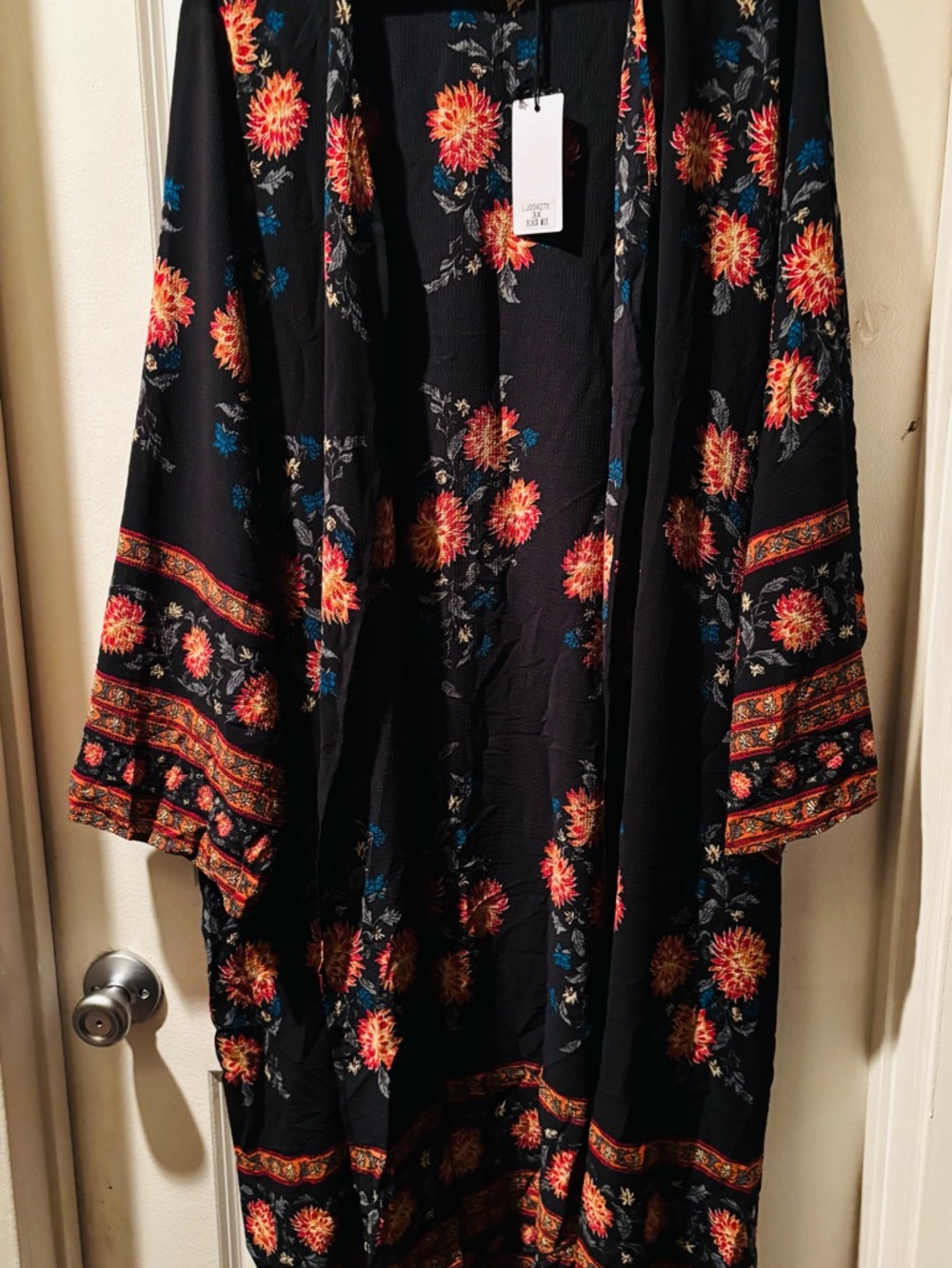 Beautiful Plus Size Long Shrug Tunic Sizes 1X-3X New - Picture 2 of 5